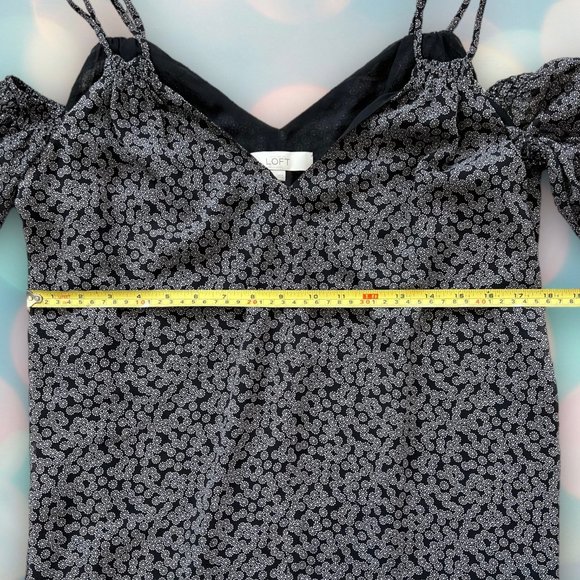 Ann Taylor LOFT Women’s Chiffon Pattern Cold Shoulder Blouse Top Size S - Picture 4 of 6